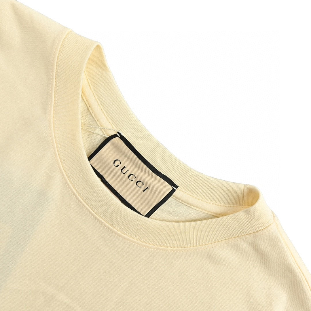 G*u*i strawberry logo t-shirt (beige)