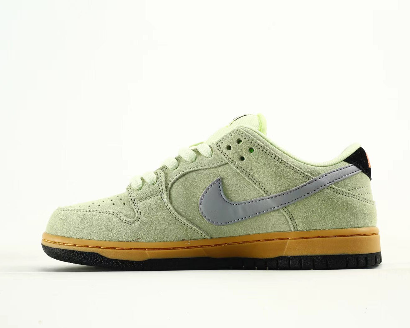 Nike Dunk Low "Grey Green" – Earthy &amp; Versatile Style