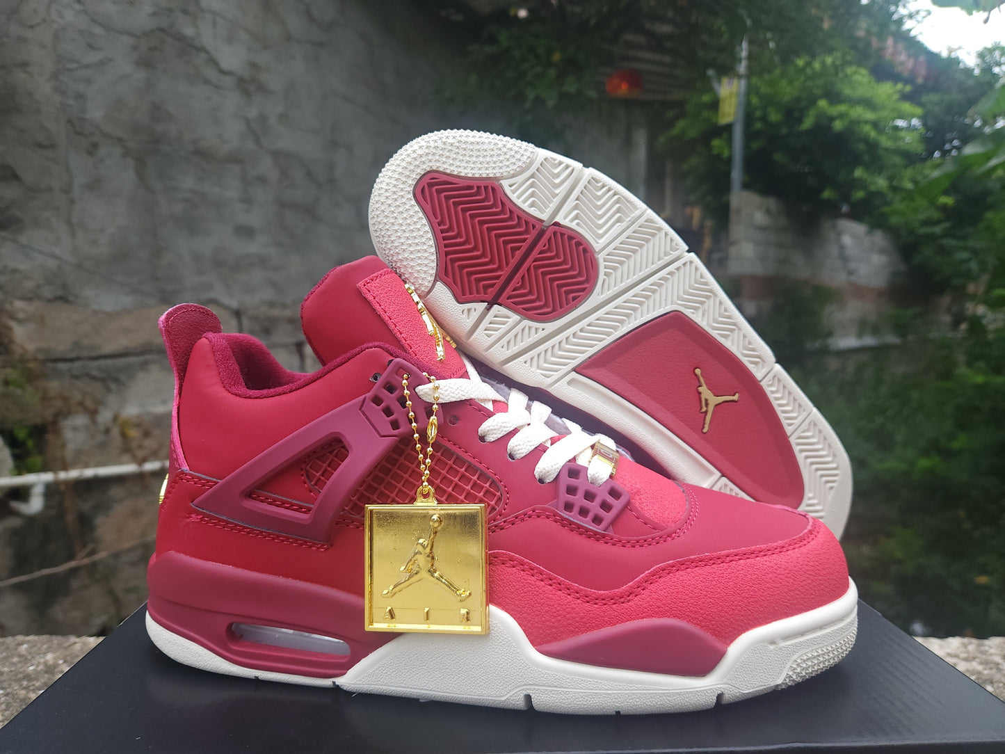 Air Jordan 4 Retro ‘Purple Metallic’