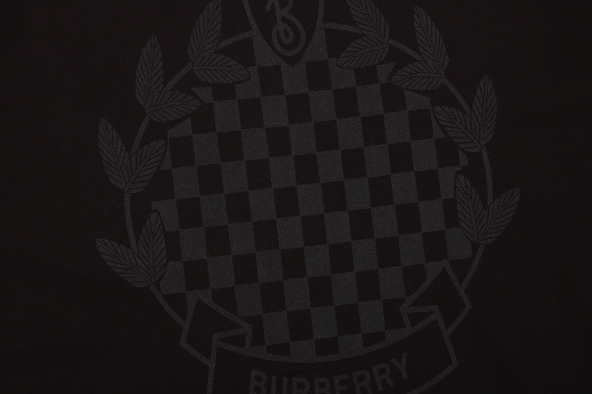 Burberry T-shirt with Checkered Crest