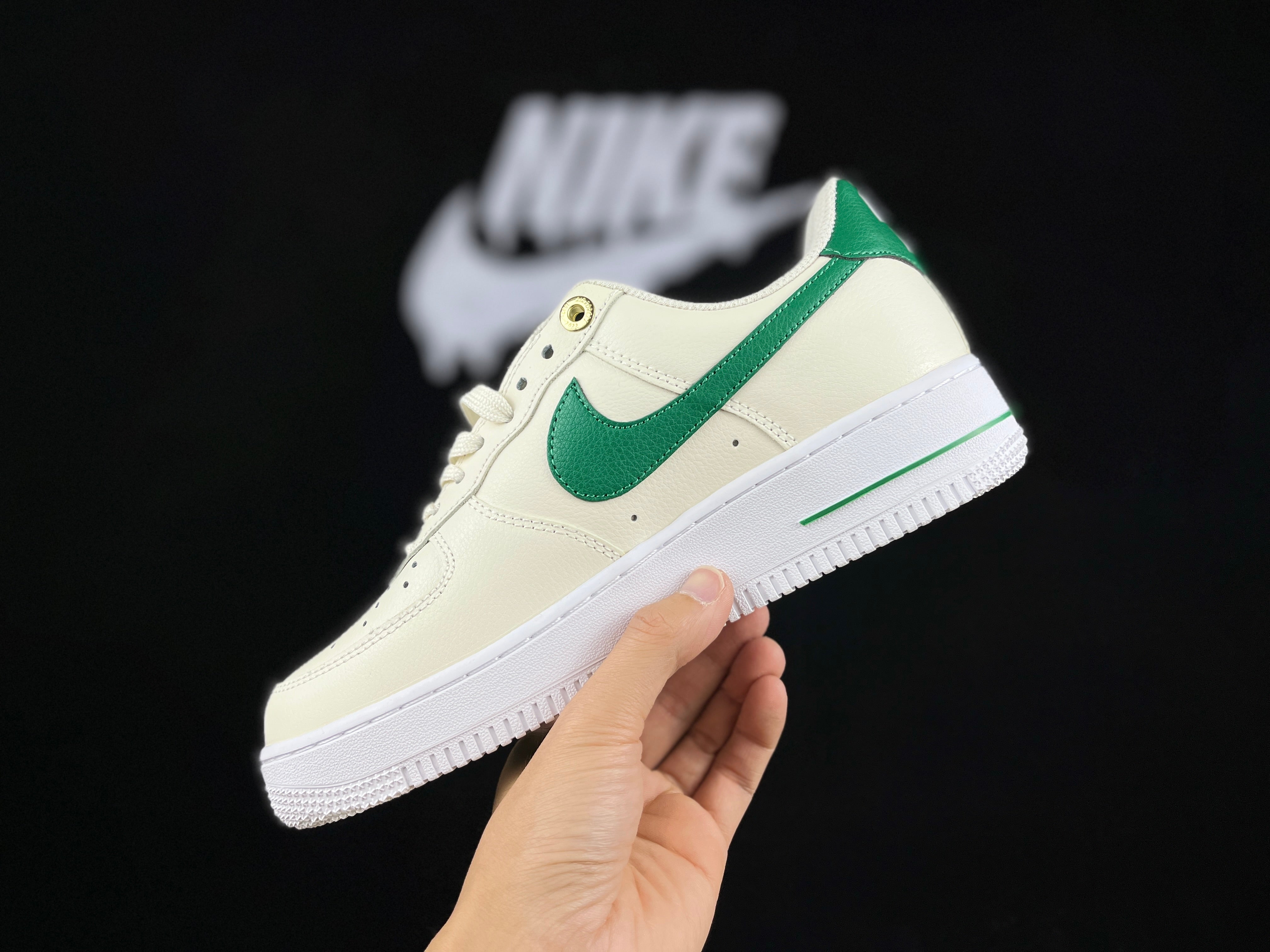 NIKE AIR FORCE 1 "Light Green"