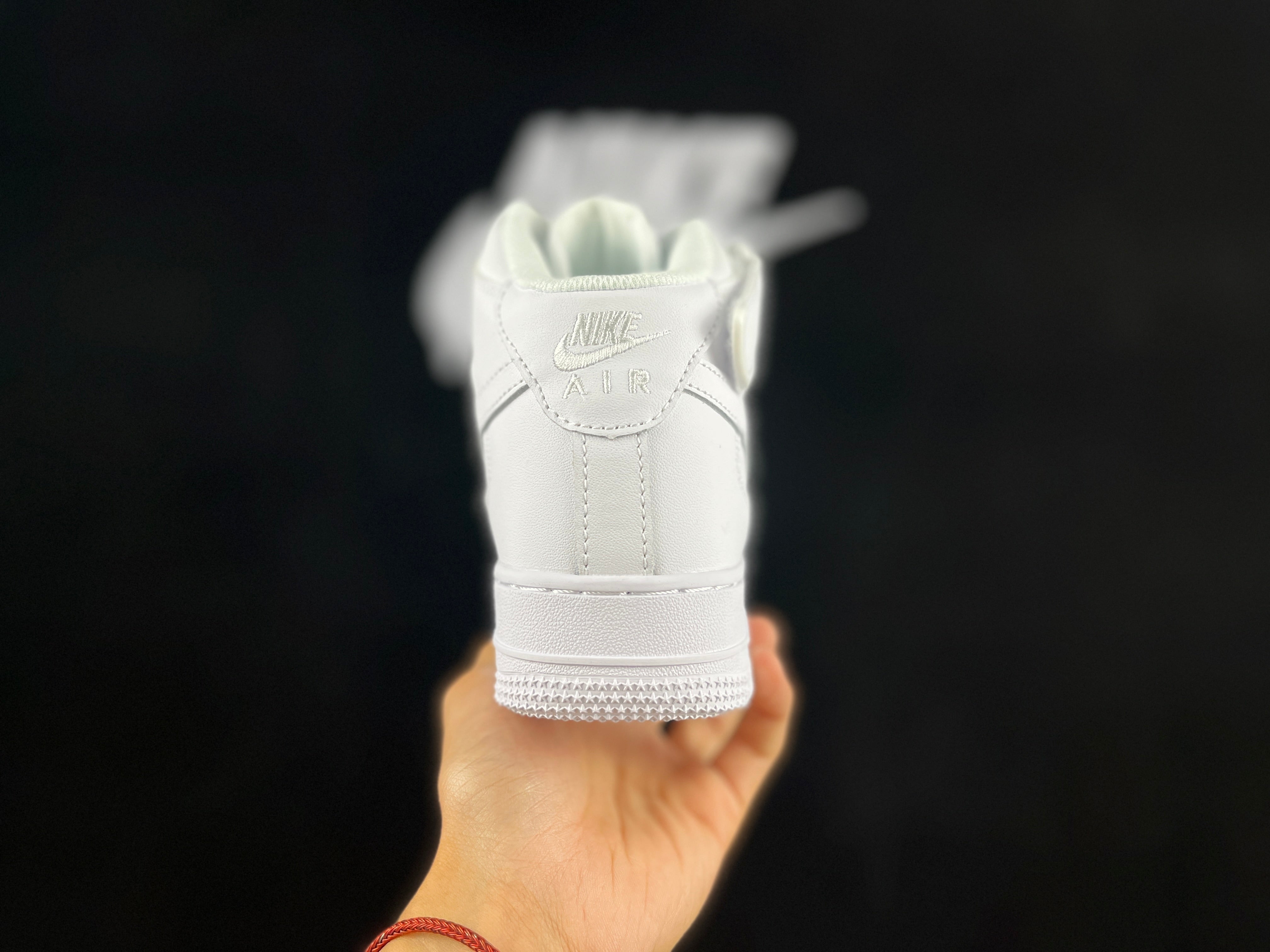 NIKE AIR FORCE 1 Mid "Triple White"