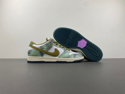 Nike SB Dunk Low "Chameleon"
