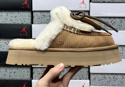 UGG Disquette Charm Slide in Chestnut