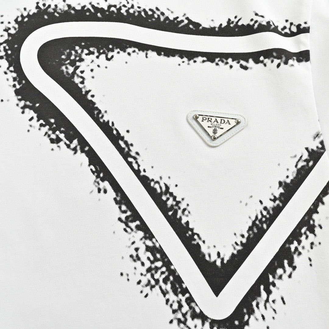 Pra*a triangle spray paint logo t-shirt (white)