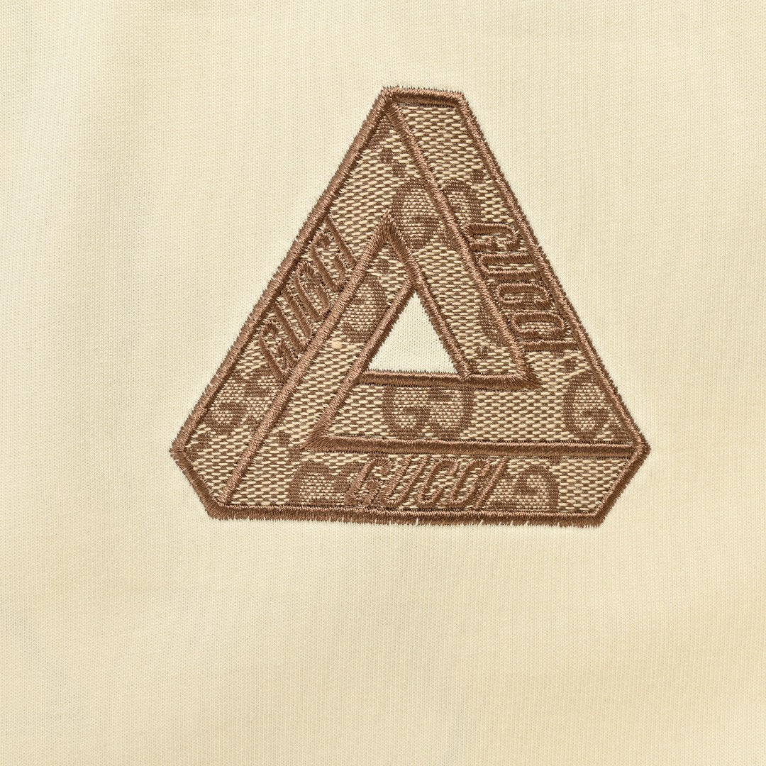 G*u*i triangle logo beige t-shirt