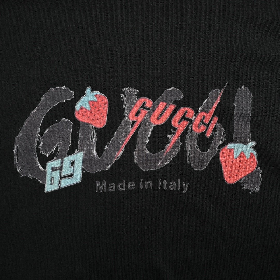 G*u*i strawberry logo t-shirt (black)