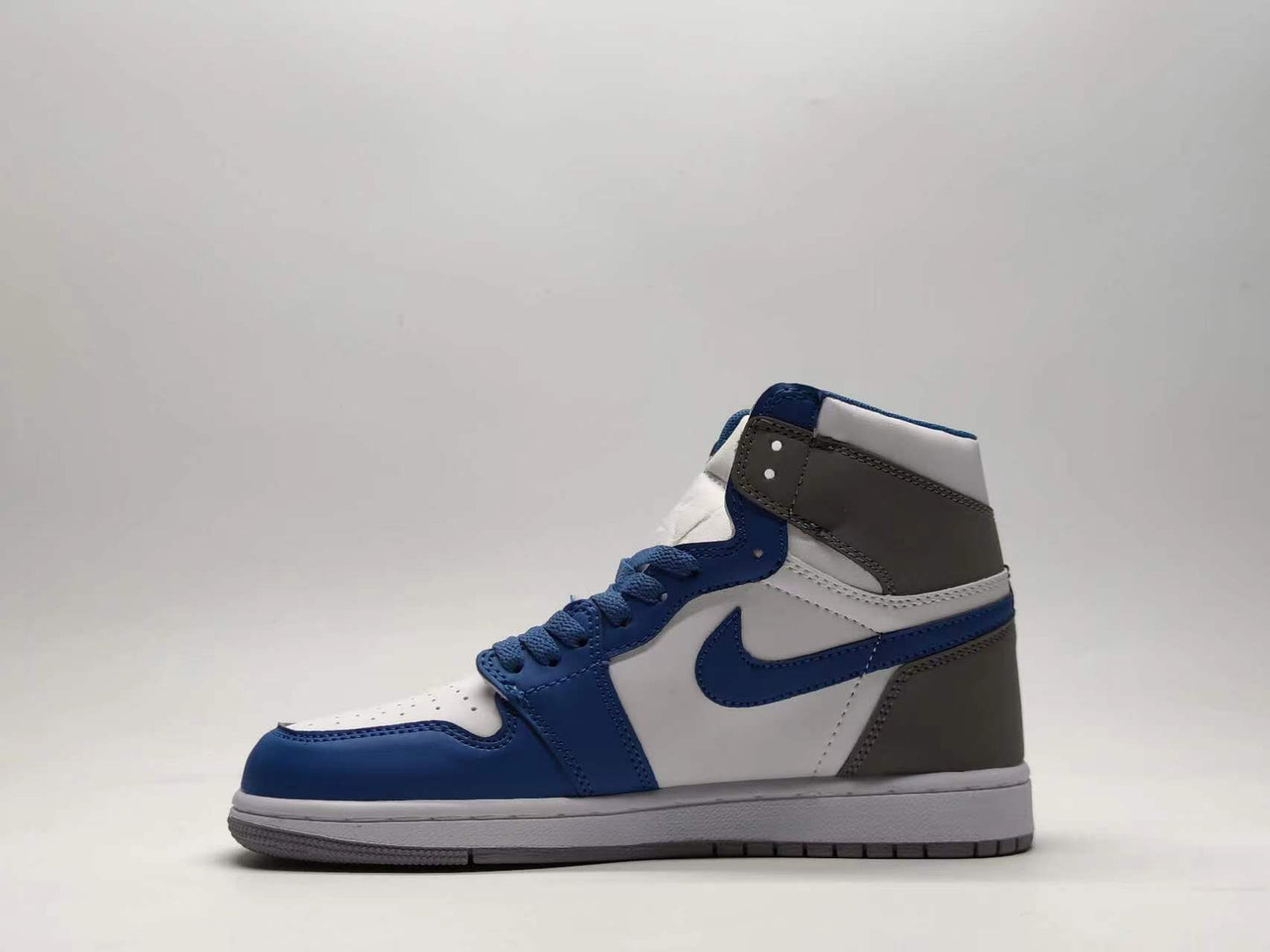 Air Jordan 1 Retro High OG 'Military Blue'