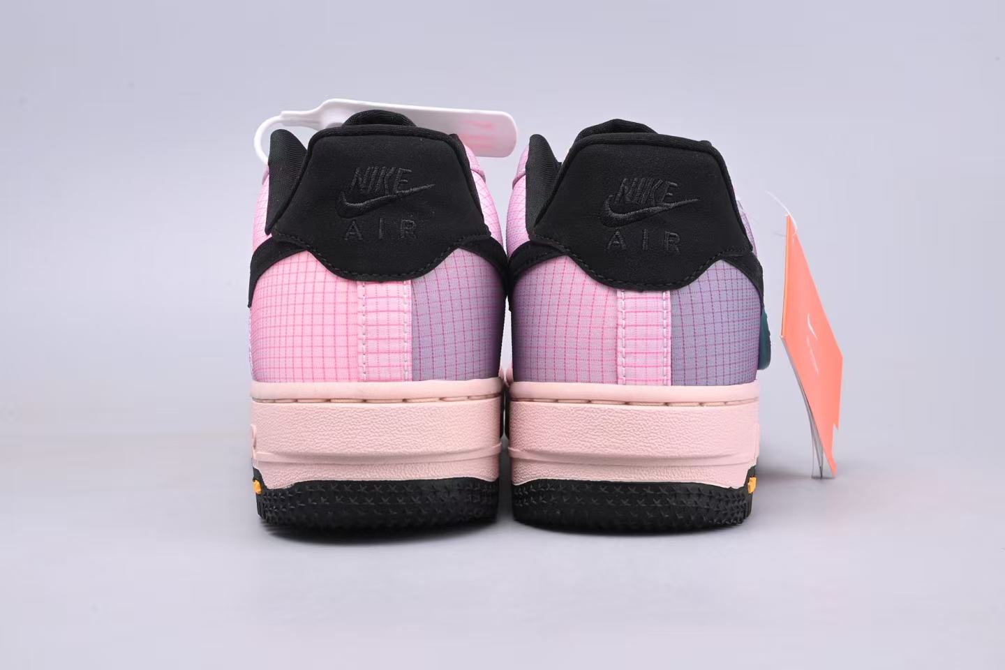 Nike Air Force 1 Low “Pink/Black” – Iconic Style with a Bold Contrast
