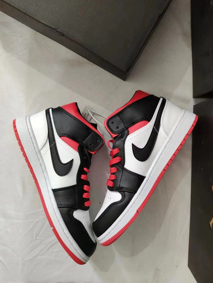 Air Jordan 1 Retro High OG "Black Toe"