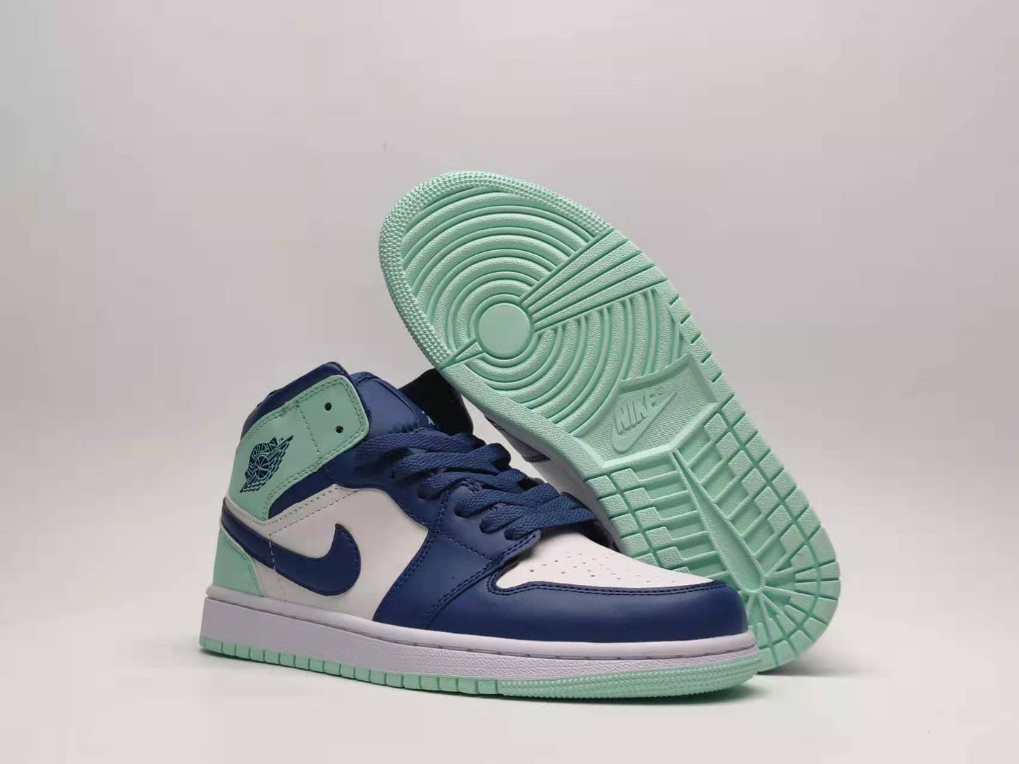 Air Jordan 1 Retro High OG "Blue Mint"