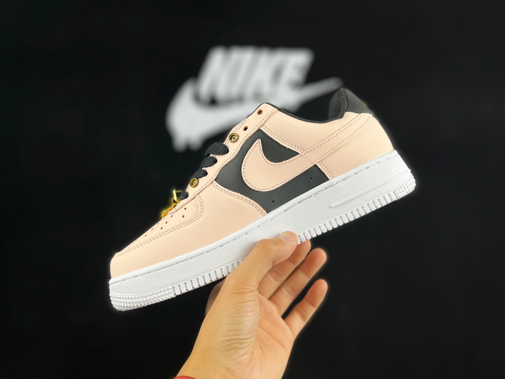 NIKE AIR FORCE 1 "Pink Buckle"