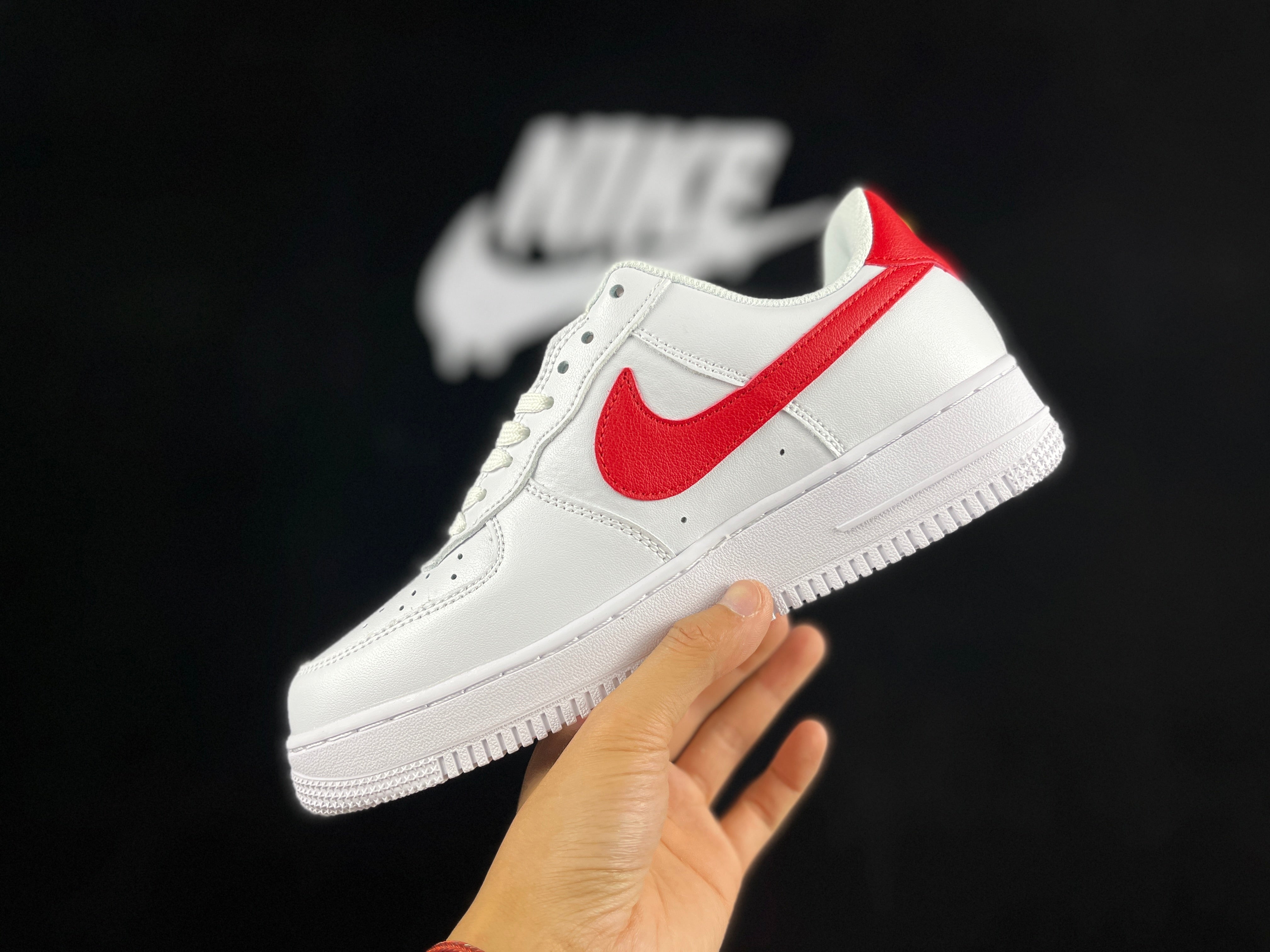 NIKE AIR FORCE 1 "Mini Swoosh White/Red"