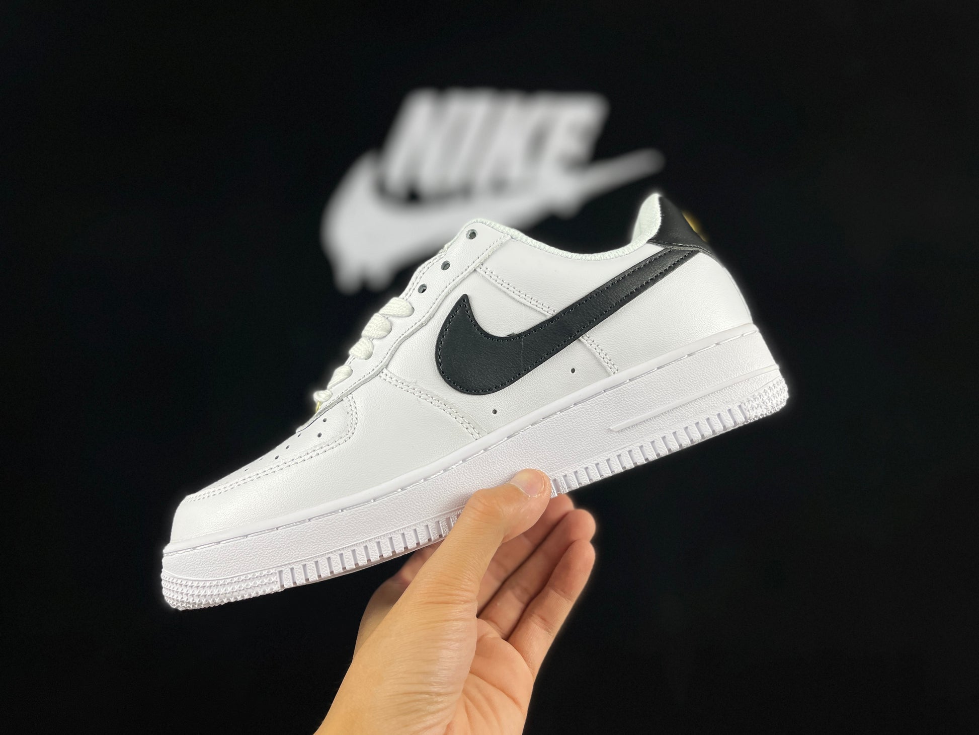 NIKE AIR FORCE 1 "Mini Swoosh White/Black"