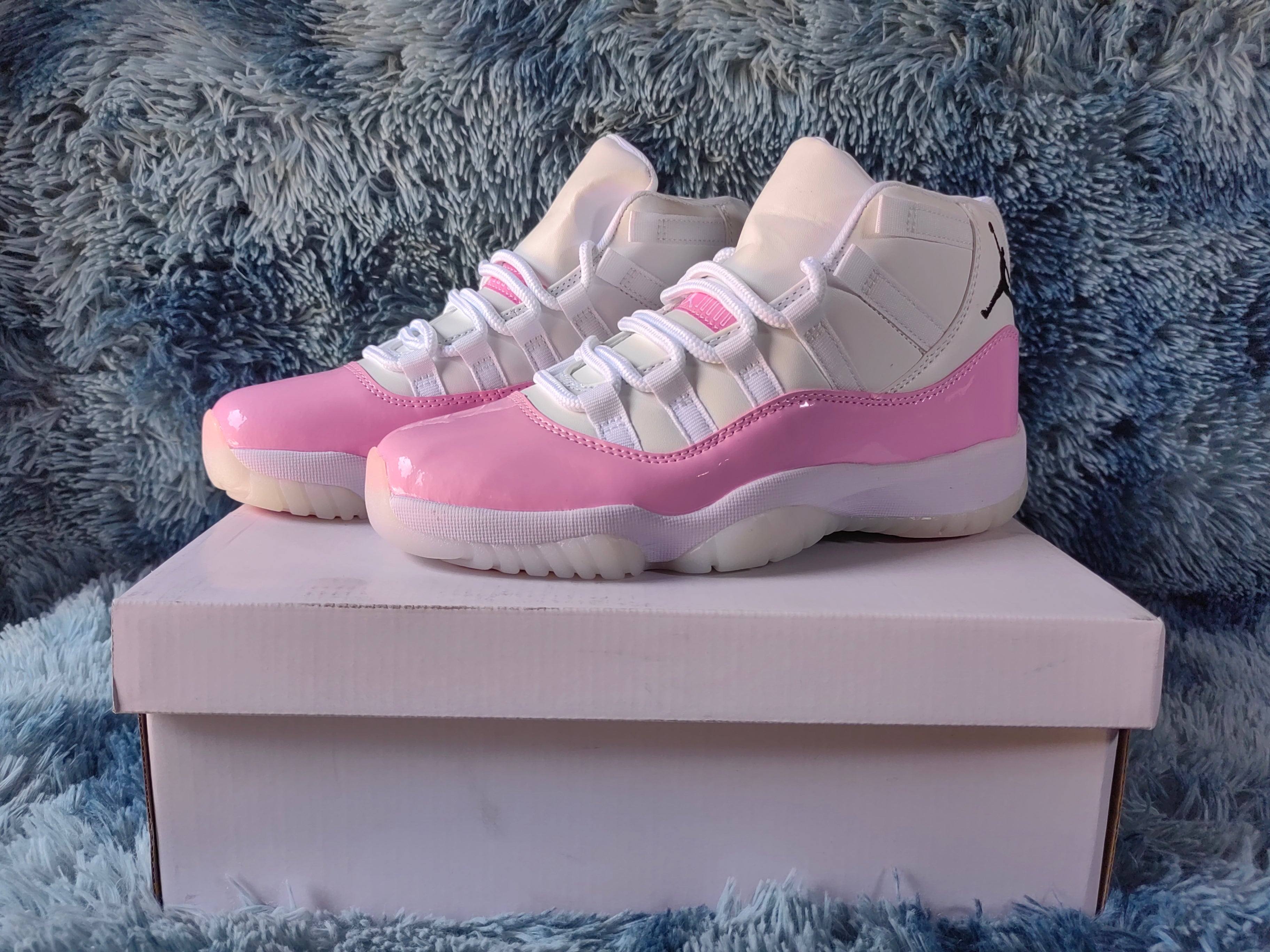 JORDAN 11 Pink