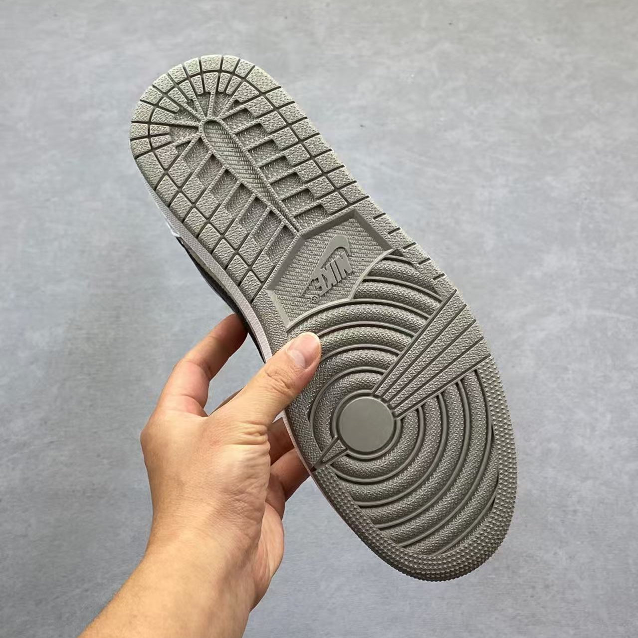 Nike Air Jordan 1 Low – Wolf Grey / White