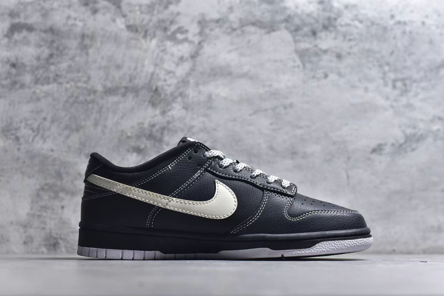 Nike Dunk Low “White/Black” – The Timeless “Panda” Essential