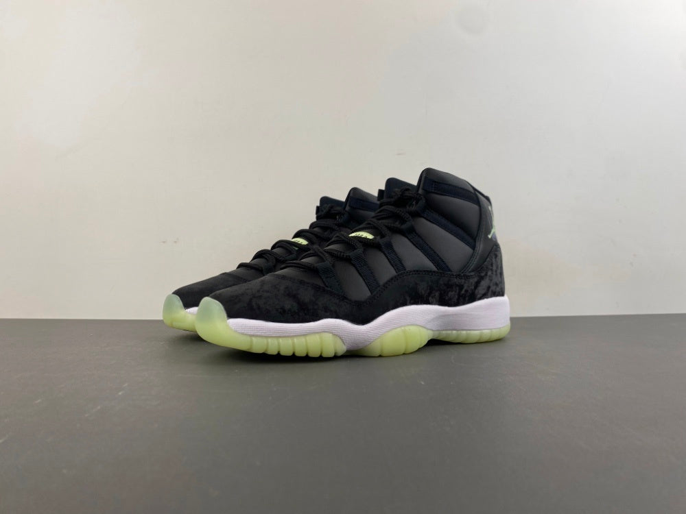 AIR JORDAN 11 RETRO "BLACK / VOLT"
