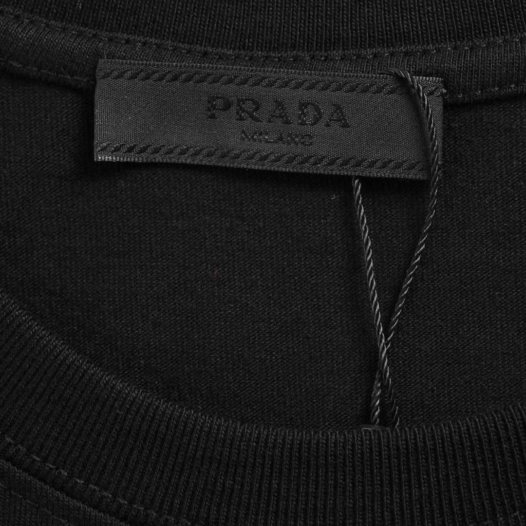 Pra*a t-shirt - black with subtle branding