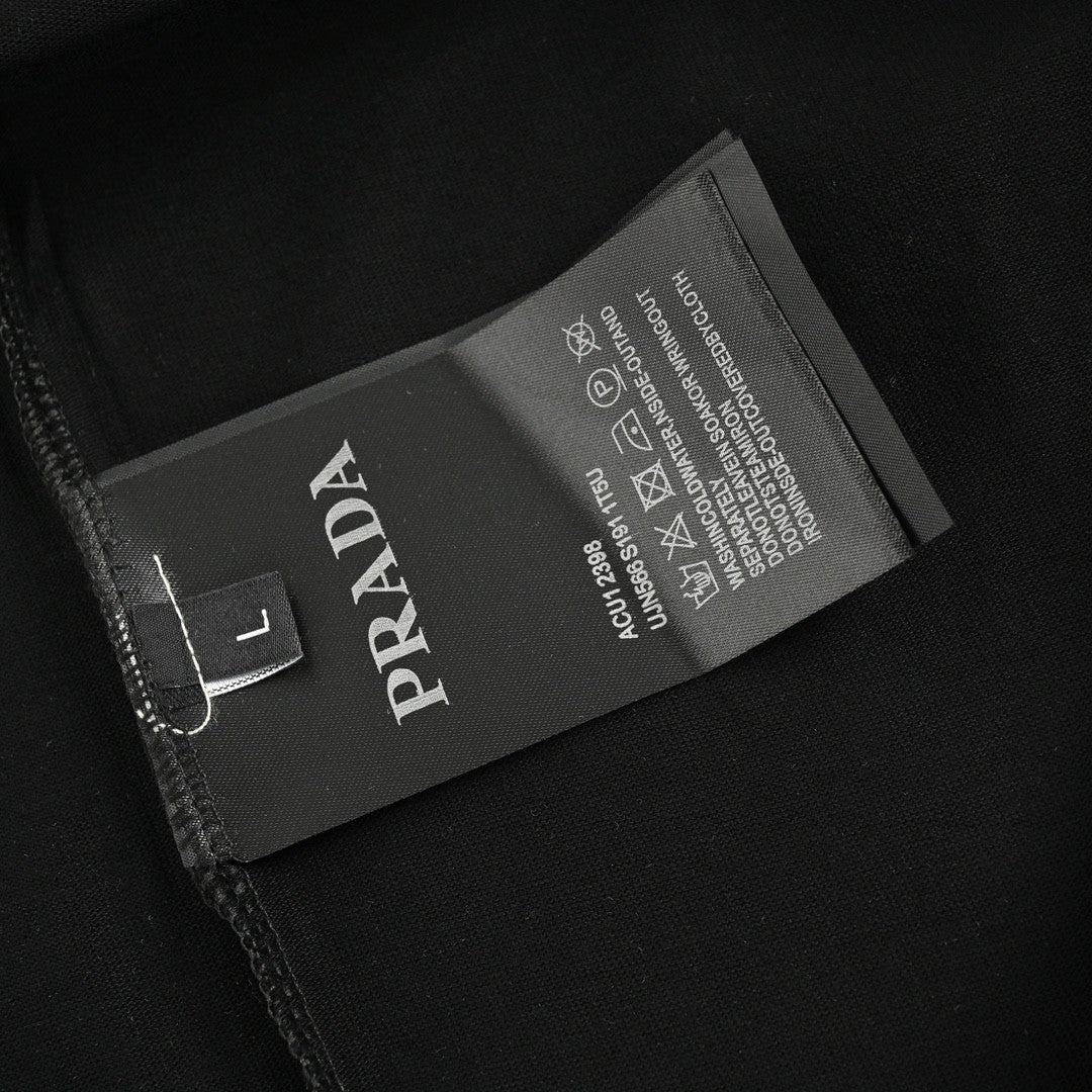 Pra*a t-shirt - black with bold branding