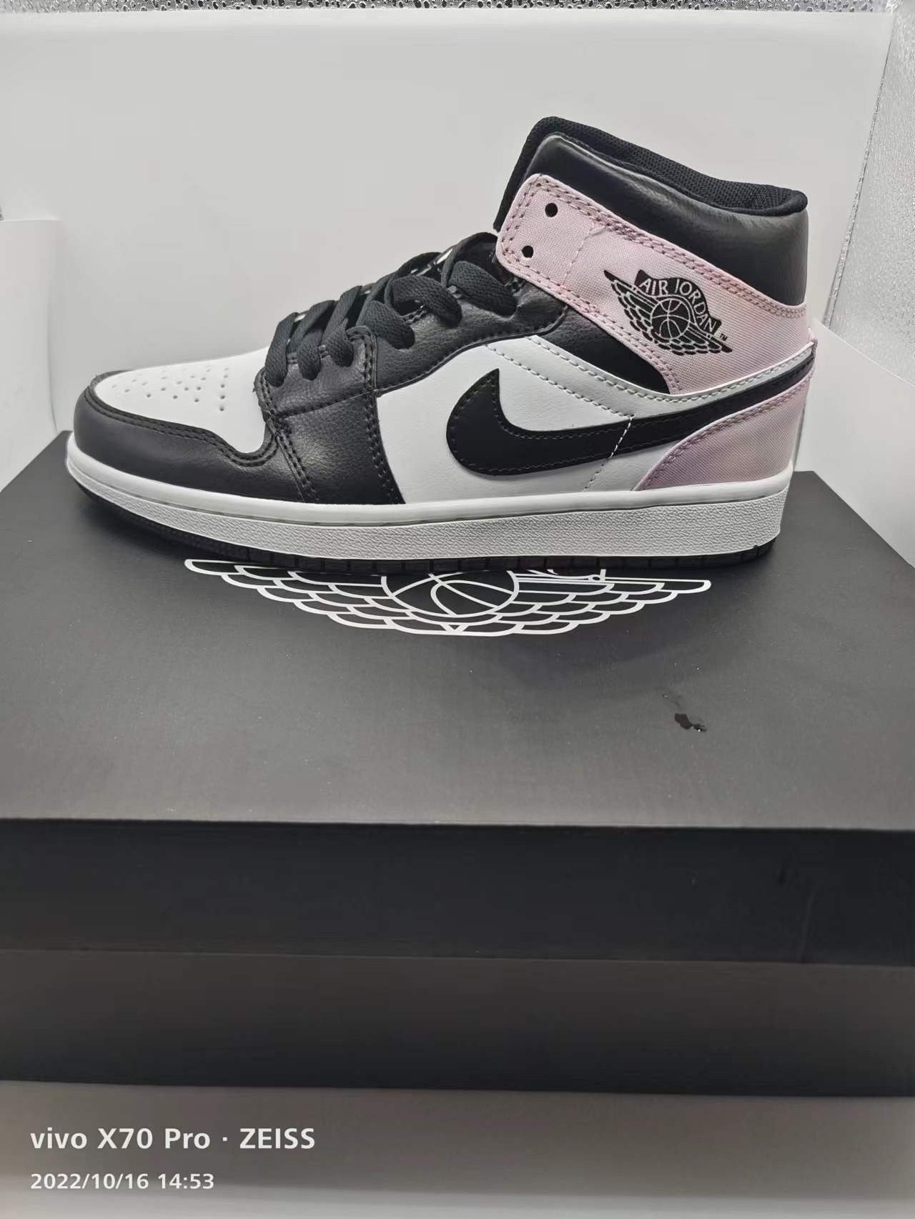 Air Jordan 1 Retro "Tie-Dye"