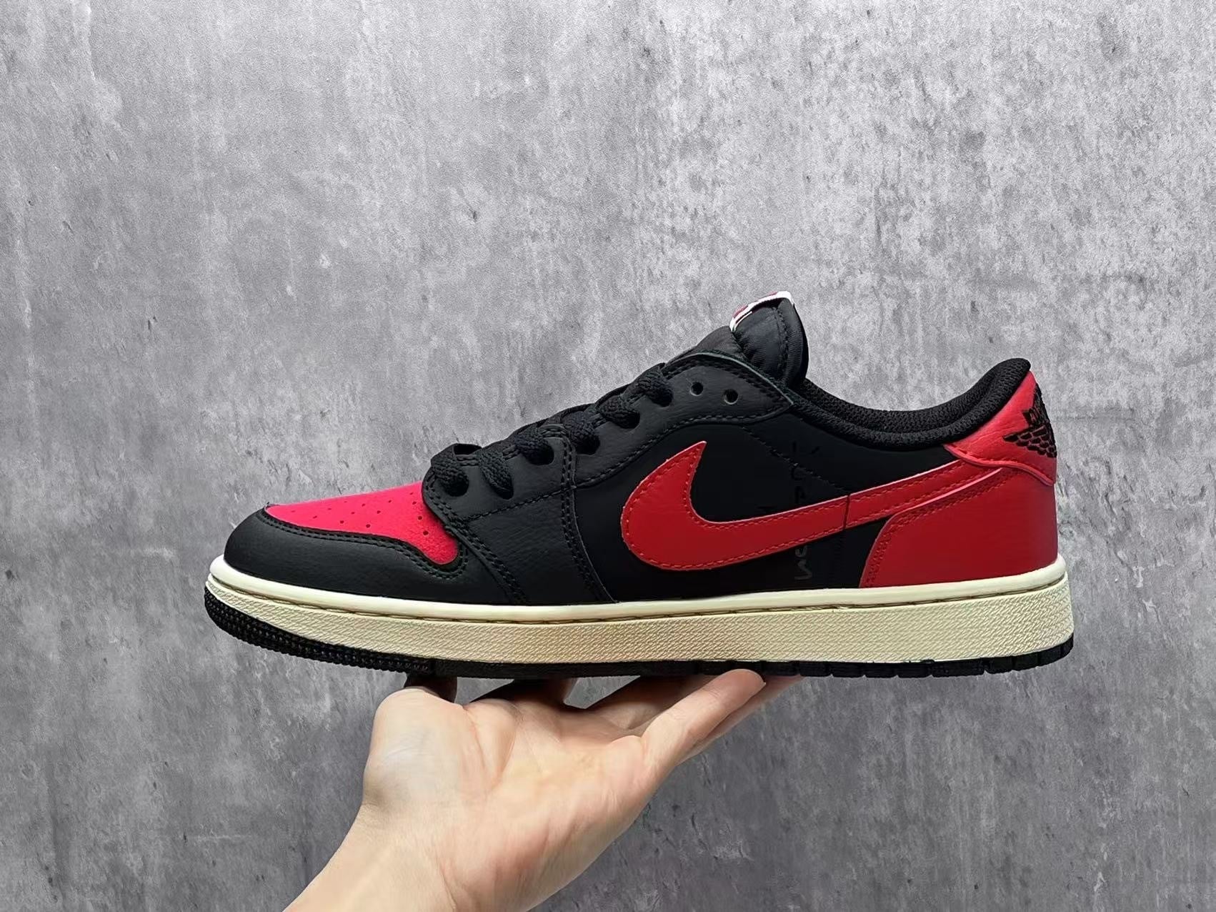 Air Jordan 1 Low "Reverse Bred"