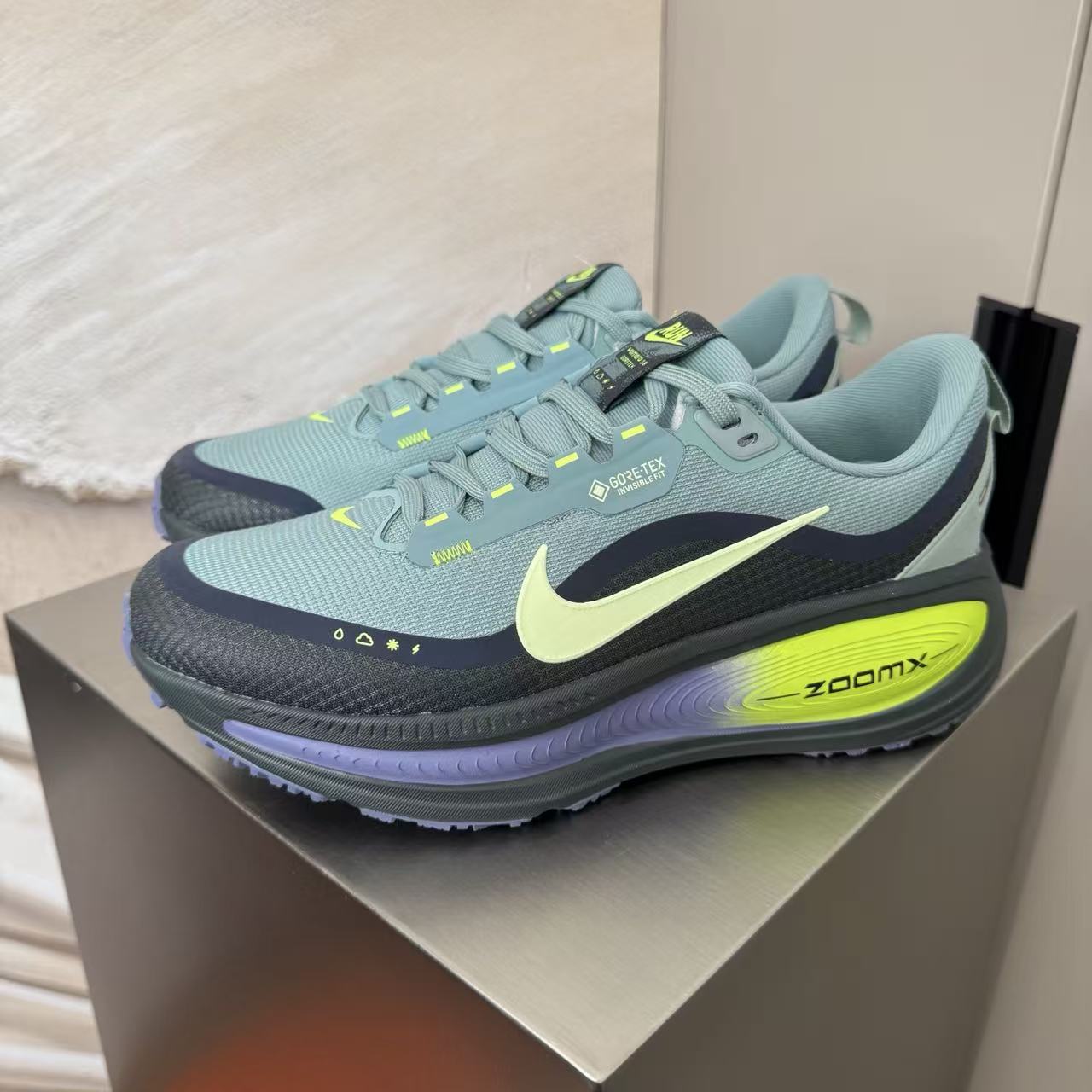 Nike Zoom Vomero in Black/Green: Nocturnal Foliage