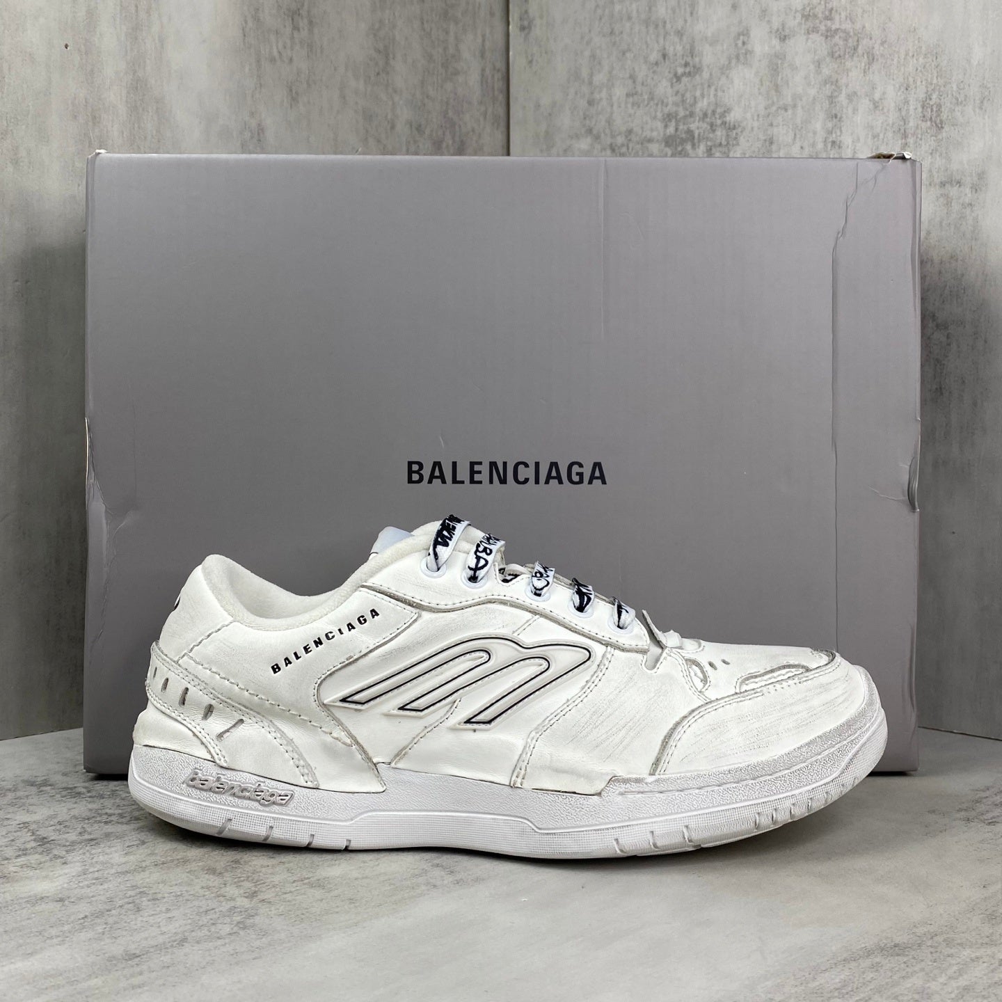Balenciaga Hamp tons Sneaker in White/Blue: Avant-Garde Clarity