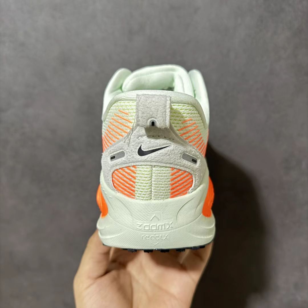 Nike Zoom Vomero in Green/Orange: Biomechanical Gradient