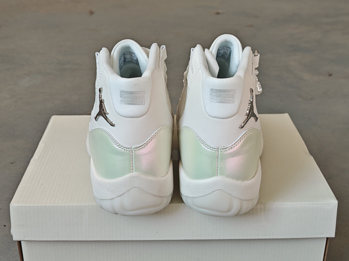 AIR JORDAN 11 RETRO "PEARL WHITE"