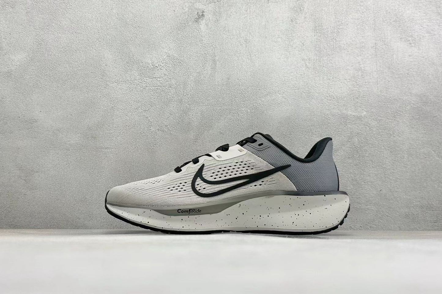 Nike Quest 6 in Grey/Black: Urban Engine