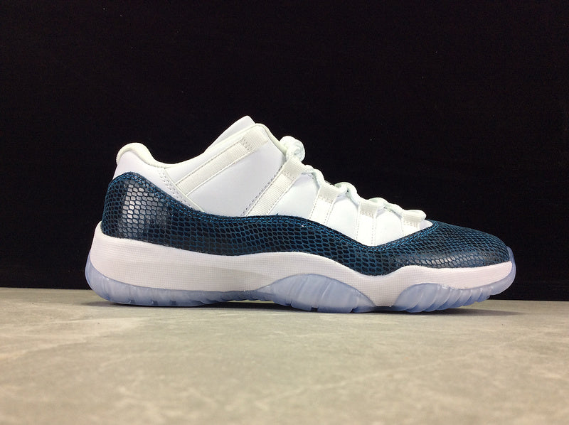 AIR JORDAN 11 RETRO LOW LE SNAKESKIN WHITE/BLACK-NAVY