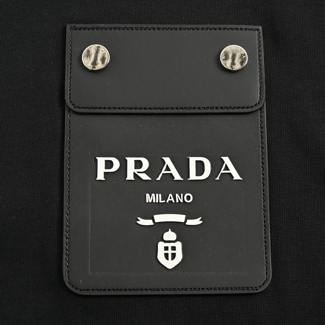 Pra*a t-shirt - pocket detail