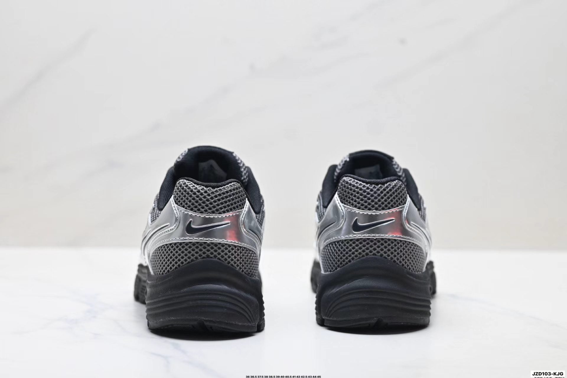 Nike Zoom Vomero 20 in Black/Silver: Stealth Reactor