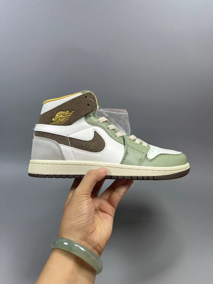 Air Jordan 1 Mid "Light Blue/White"