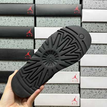 UGG Classic Snow Boot in Black