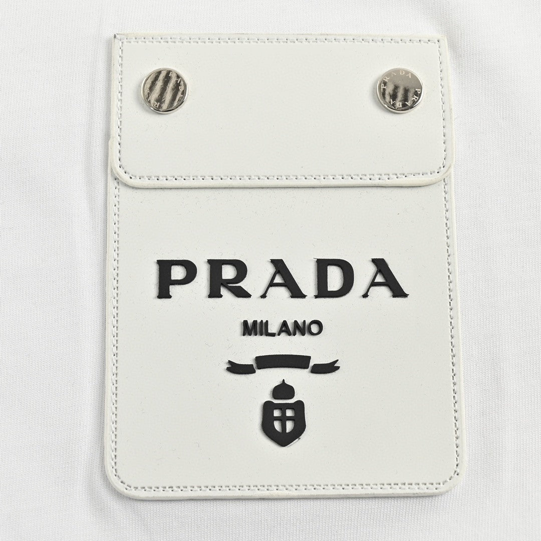 Pra*a t-shirt - pocket detail