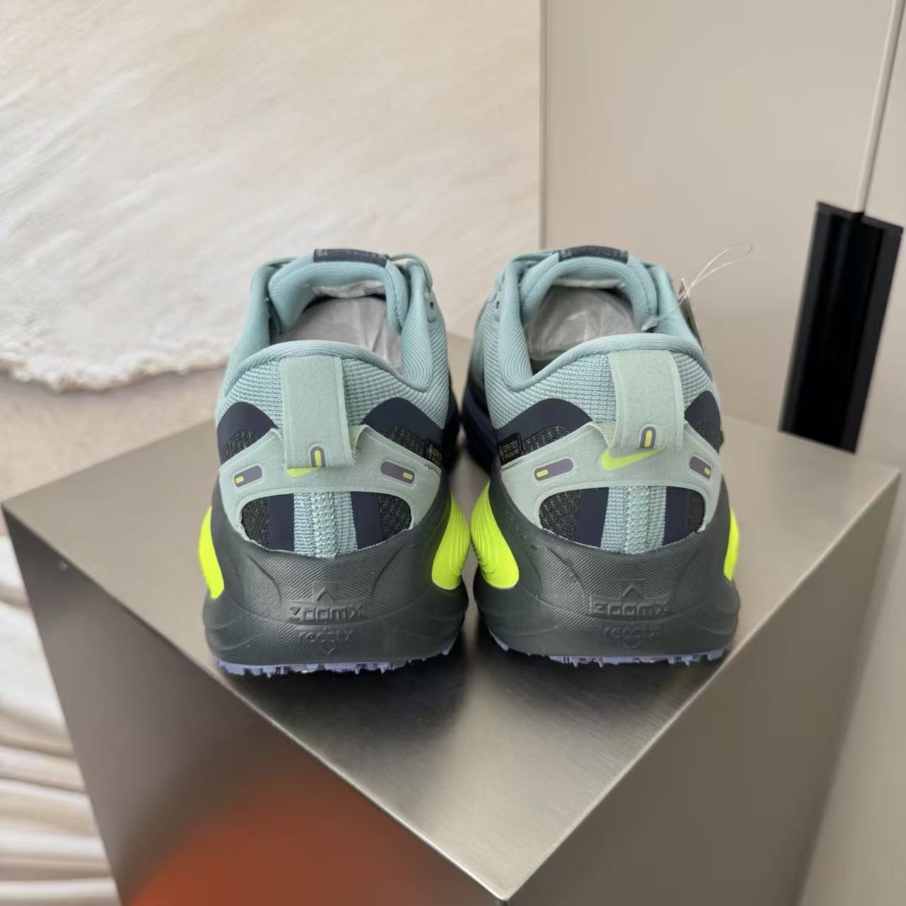 Nike Zoom Vomero in Black/Green: Nocturnal Foliage