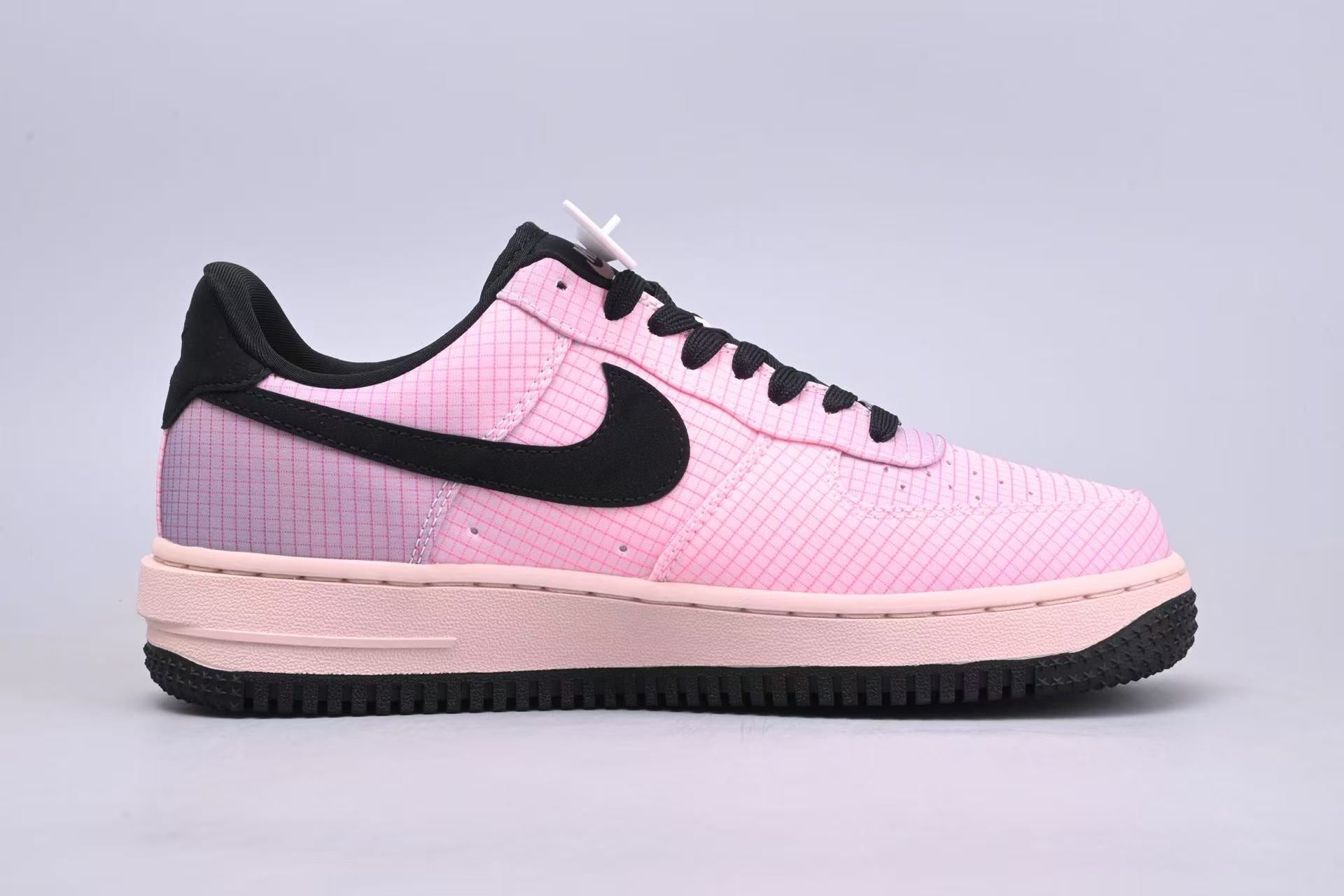 Nike Air Force 1 Low “Pink/Black” – Iconic Style with a Bold Contrast