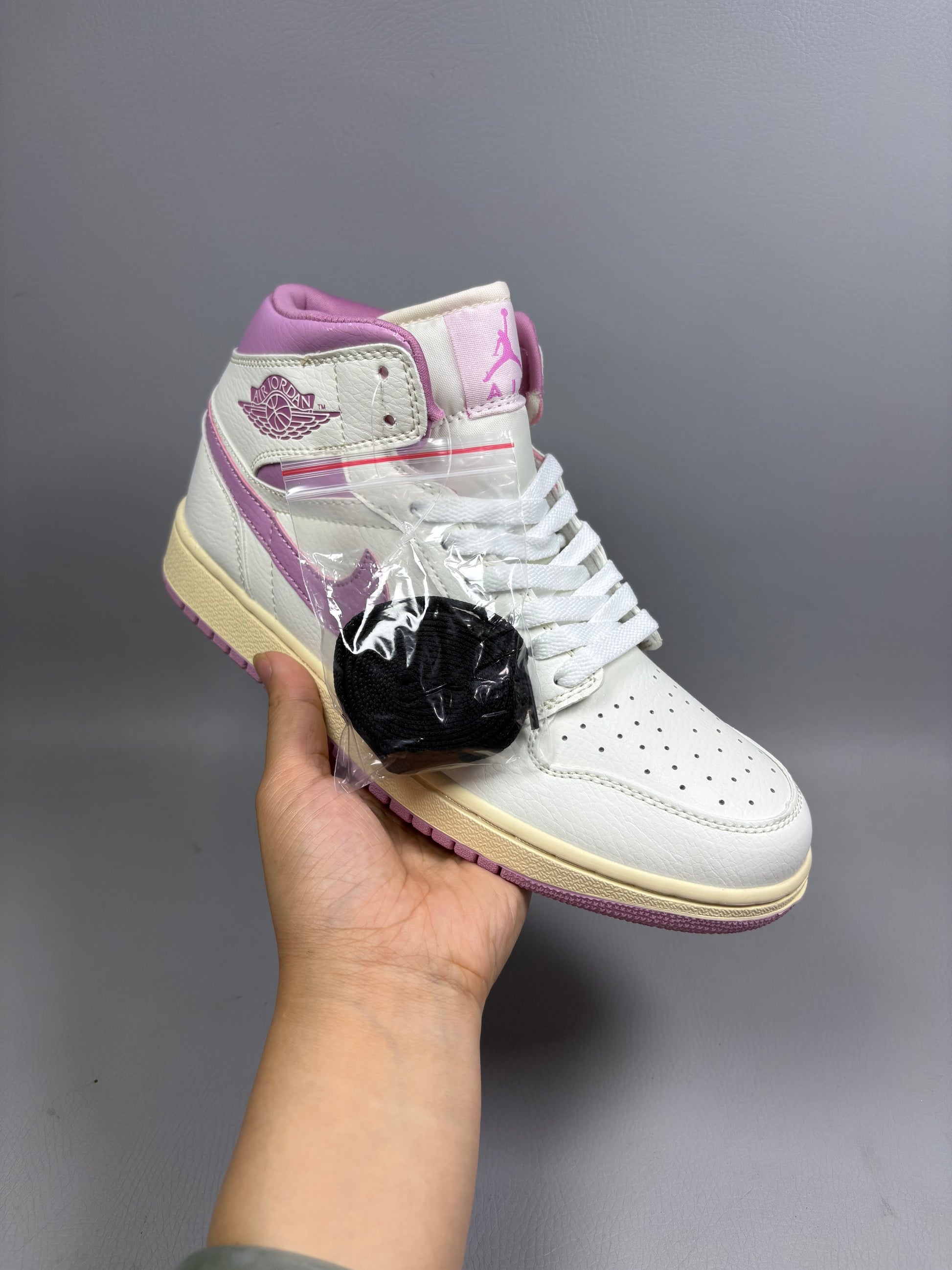 Air Jordan 1 Retro High OG 'White/Mauve/Violet'