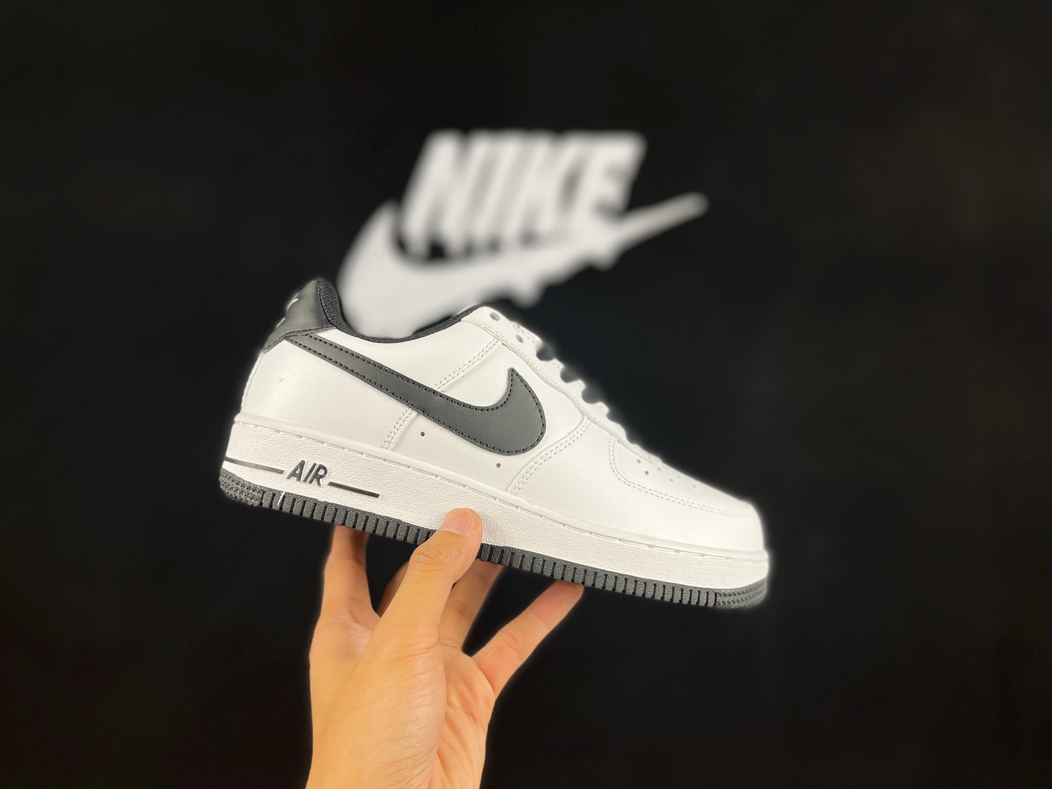 NIKE AIR FORCE 1 Low "Leather OG White/Black"