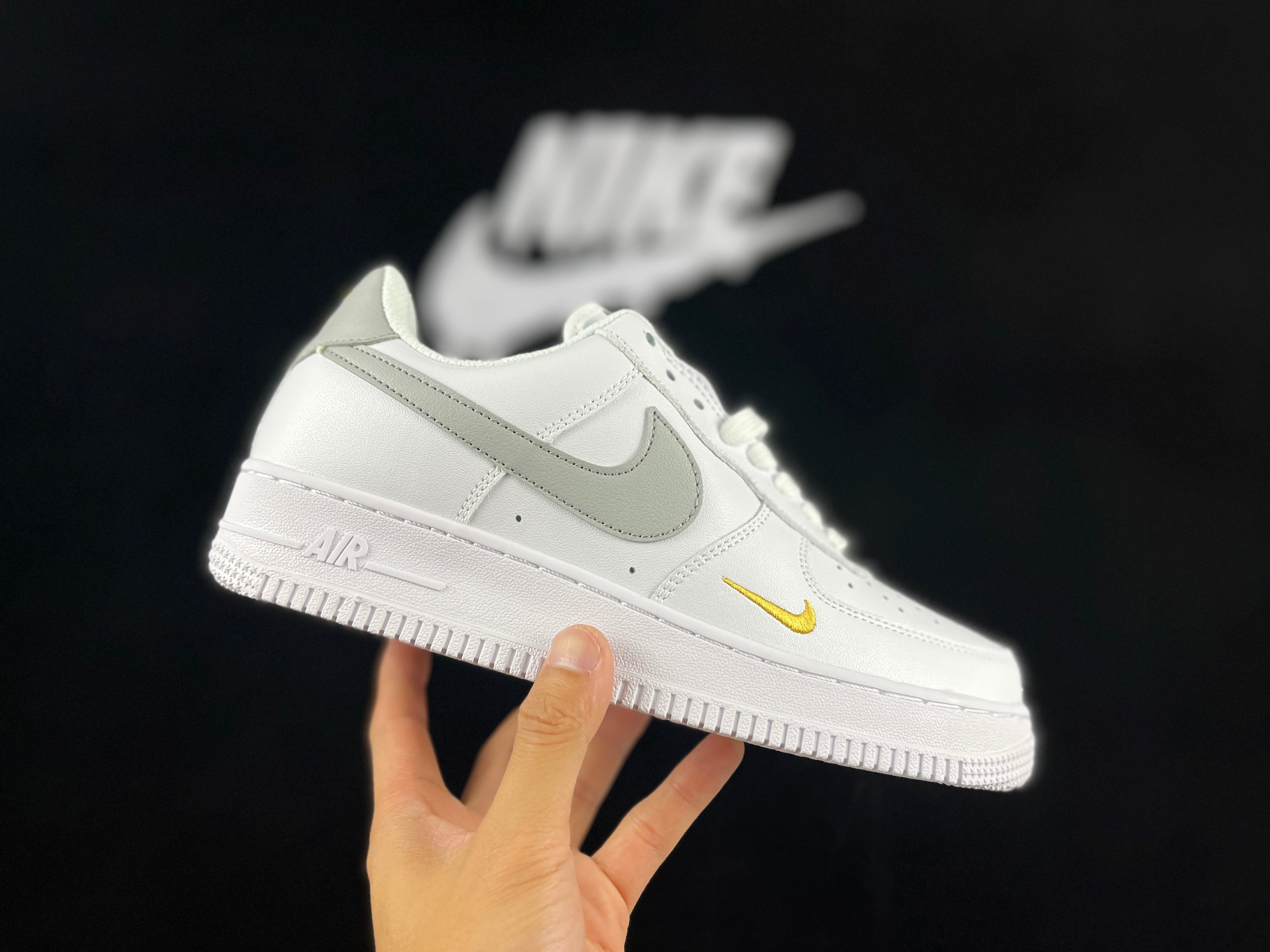 NIKE AIR FORCE 1 "Mini Swoosh White/Grey"