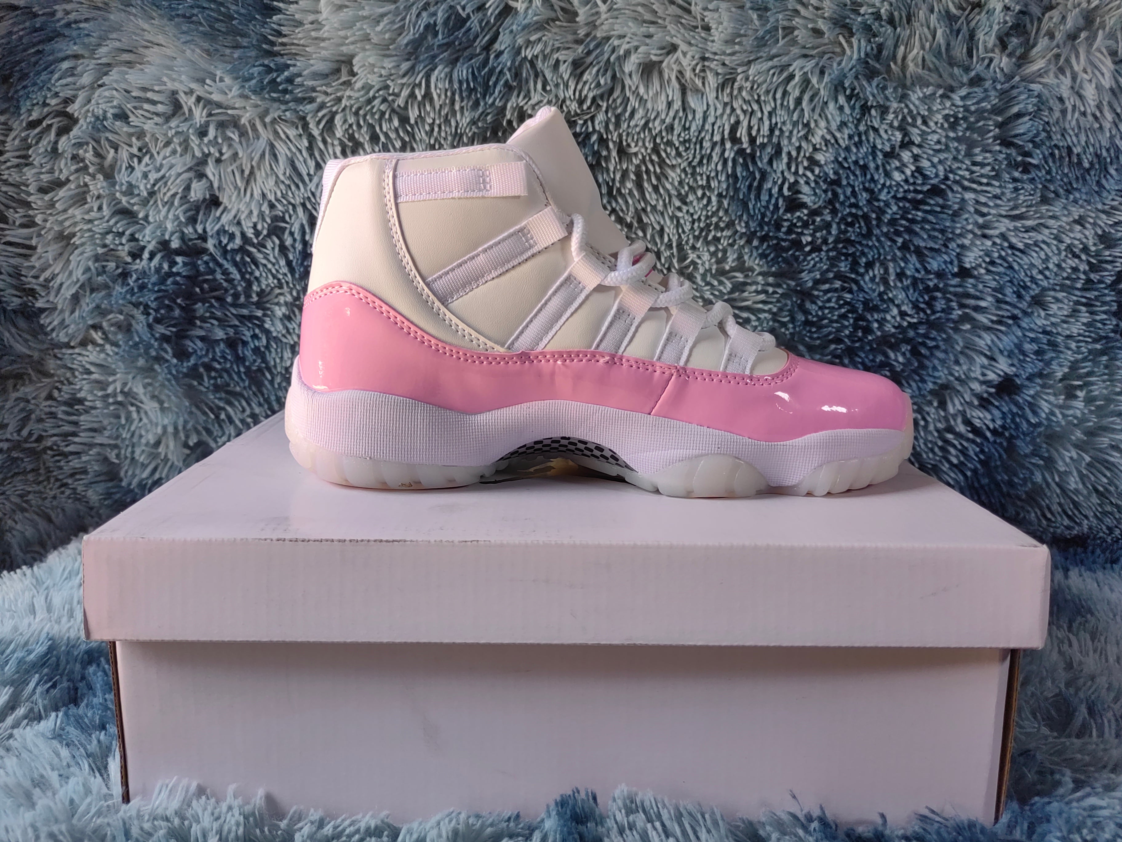 JORDAN 11 Pink