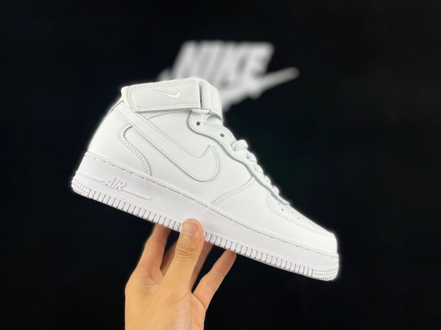 NIKE AIR FORCE 1 Mid "Triple White"