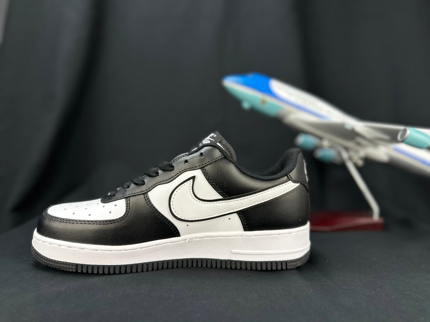 NIKE AIR FORCE 1 "Double Swoosh Panda"