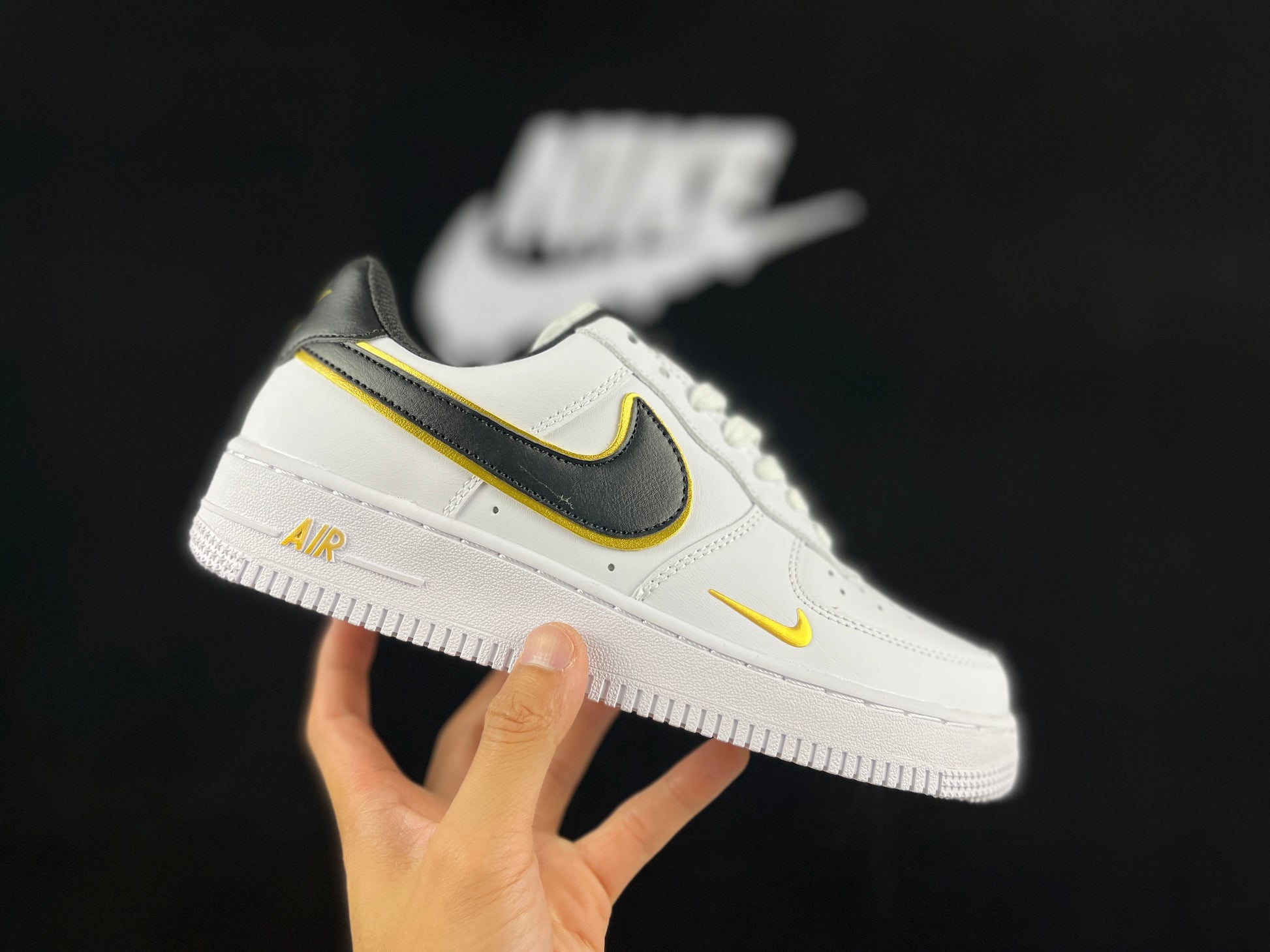 NIKE AIR FORCE 1 "Double Swoosh White/Black/Gold"