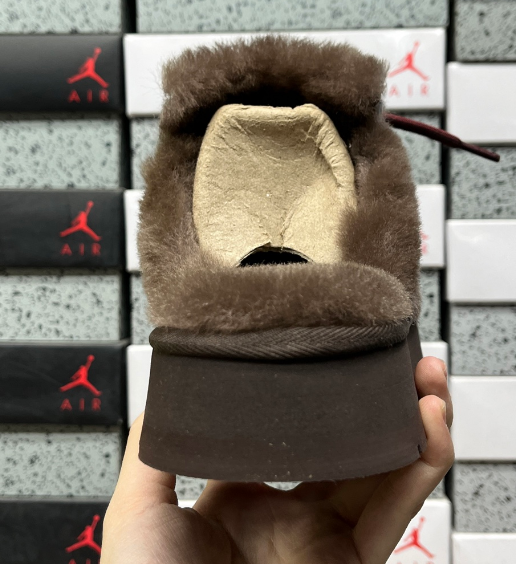 UGG Disquette Charm Slide in Chocolate
