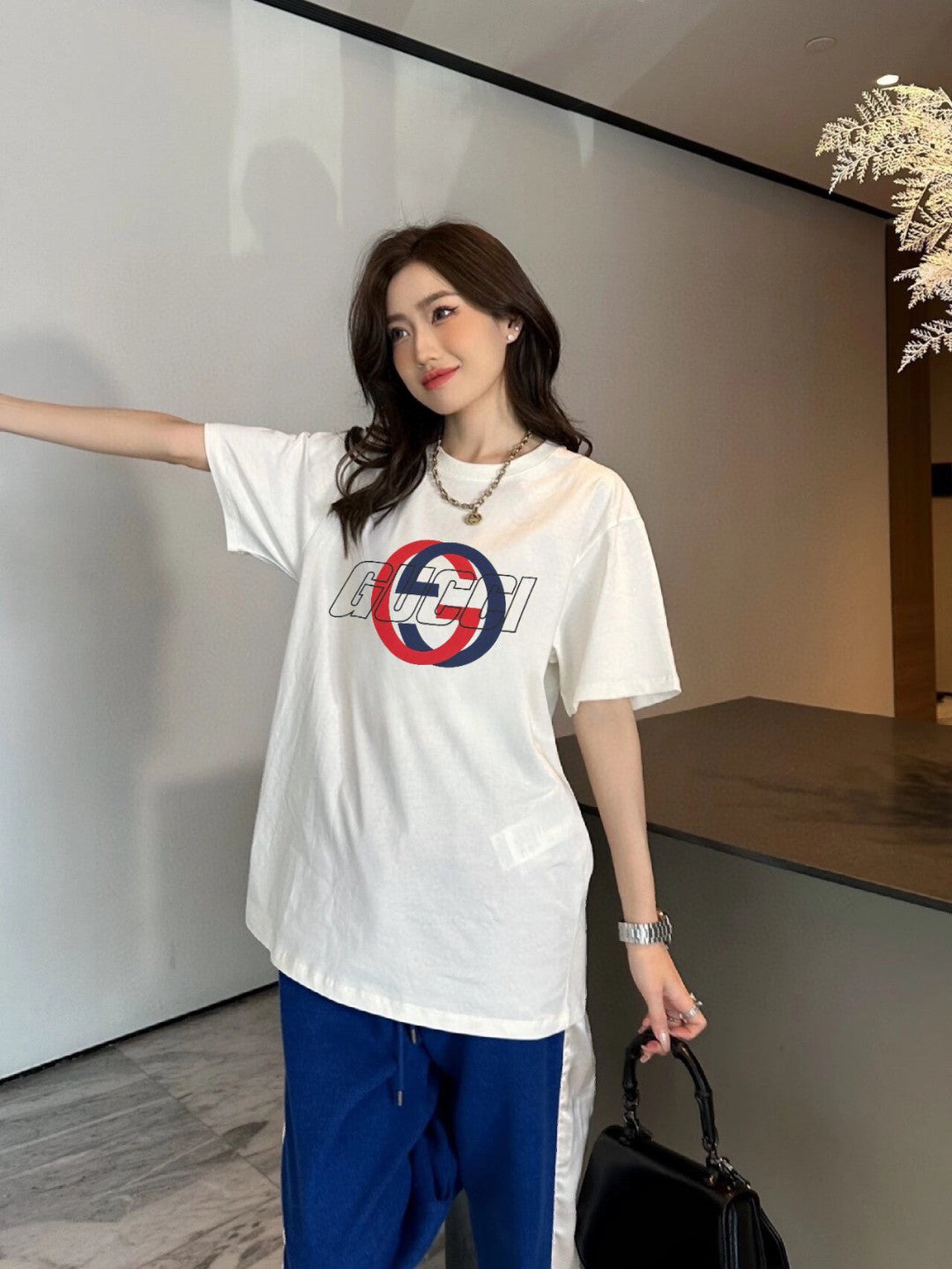 Gucci White T-Shirt with Overlapping Logo