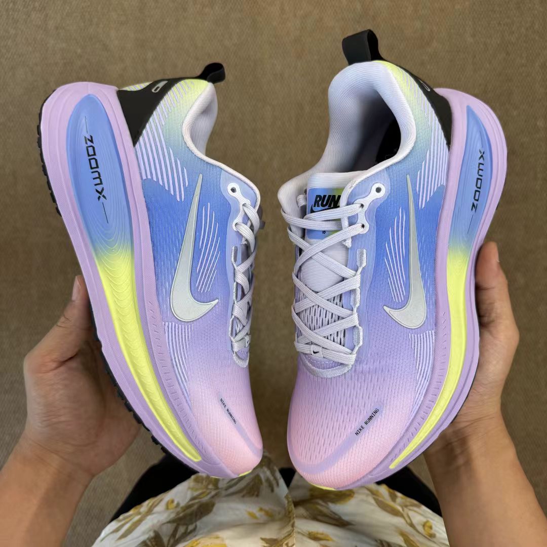 Nike Zoom Vomero in Blue/Purple: Twilight Gradient