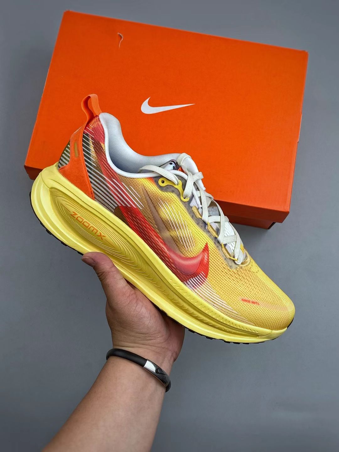 Nike ZoomX Vomero 18 "Orange/Red" – High-Energy Cushioned Runner